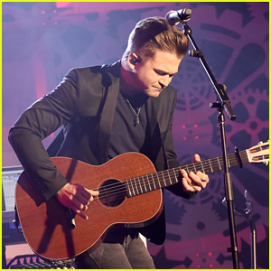 Hunter Hayes Plays The Innovation In Music Awards Ahead of CMT Music Awards