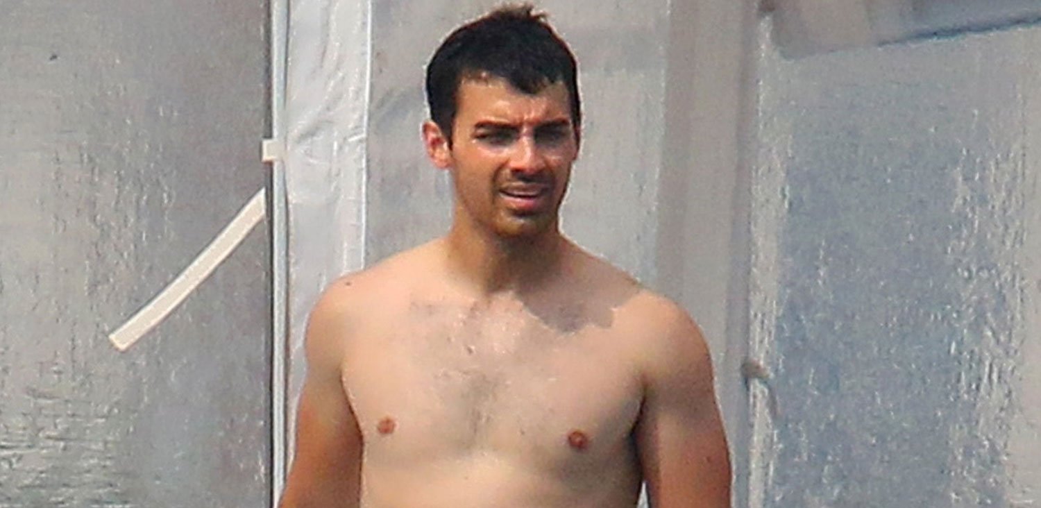 Joe Jonas Goes Shirtless While Hanging Out With Nick in Cannes | DNCE, Joe  Jonas, Nick Jonas, Shirtless | Just Jared Jr.