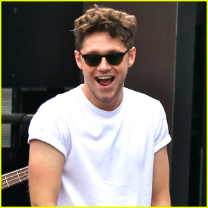 Niall Horan Can't Stop Laughing During MMVAs Rehearsals