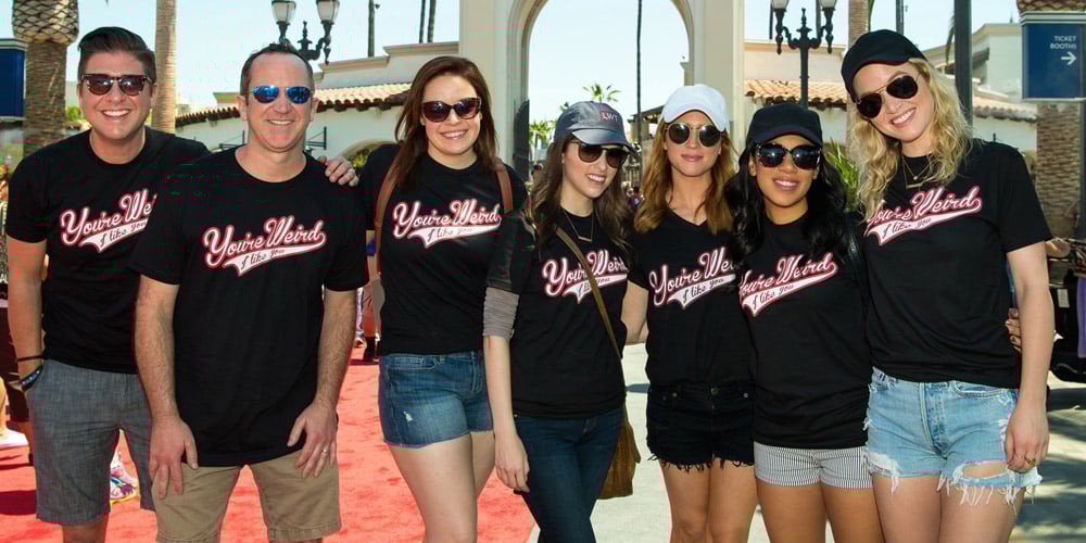 ‘Pitch Perfect 3’ Cast Wears Aca-Awesome Matching Shirts To Universal Studios Hollywood