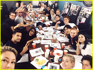 'Riverdale' Cast Holds Their First Table Read & Fans Are Freaking Out Over Bughead