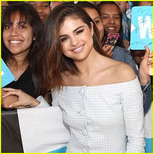 Selena Gomez Competed With a Fan in Selena Gomez Trivia -- and Totally Lost