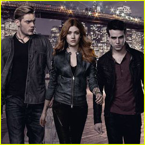 Clary Has To Choose Between Simon & Jace on Tonight's 'Shadowhunters'