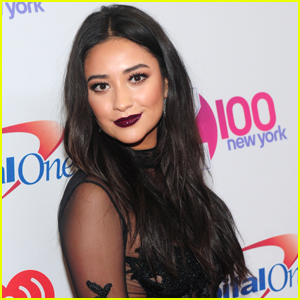 Pretty Little Liar's Shay Mitchell is Learning Spanish!