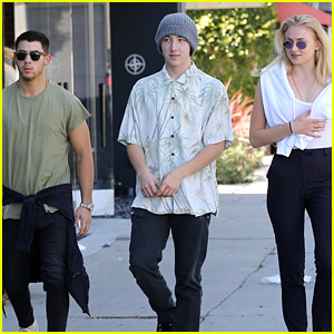 Nick Jonas Looks Buff at Lunch with Sophie Turner & Brother Frankie!