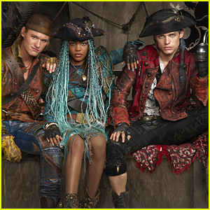 China Anne McClain Describes Thomas Doherty's 'Method' Acting For 