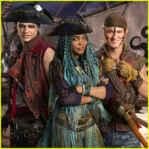 Kenny Ortega Says You'll Fall In Love With Uma's Gang of Pirates in 'Descendants 2'