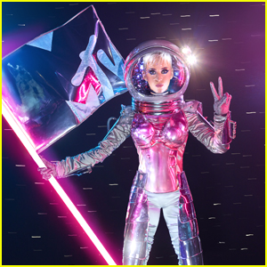 Katy Perry Dresses As Moonman To Announce 2017 MTV VMAs Hosting Gig
