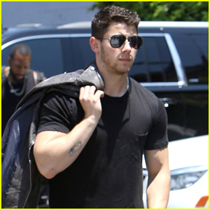 Nick Jonas is Looking Hot in Hollywood!