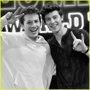 This is How Shawn Mendes Lets Loose Before a Performance