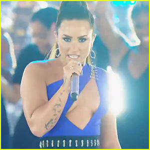 Watch Demi Lovato's MTV VMAs 2017 Performance Video!