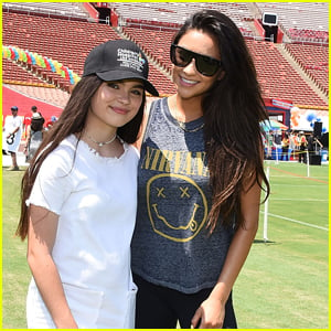 Shay Mitchell & Landry Bender Have Fun With Young Kids at CHLA's Play LA Event