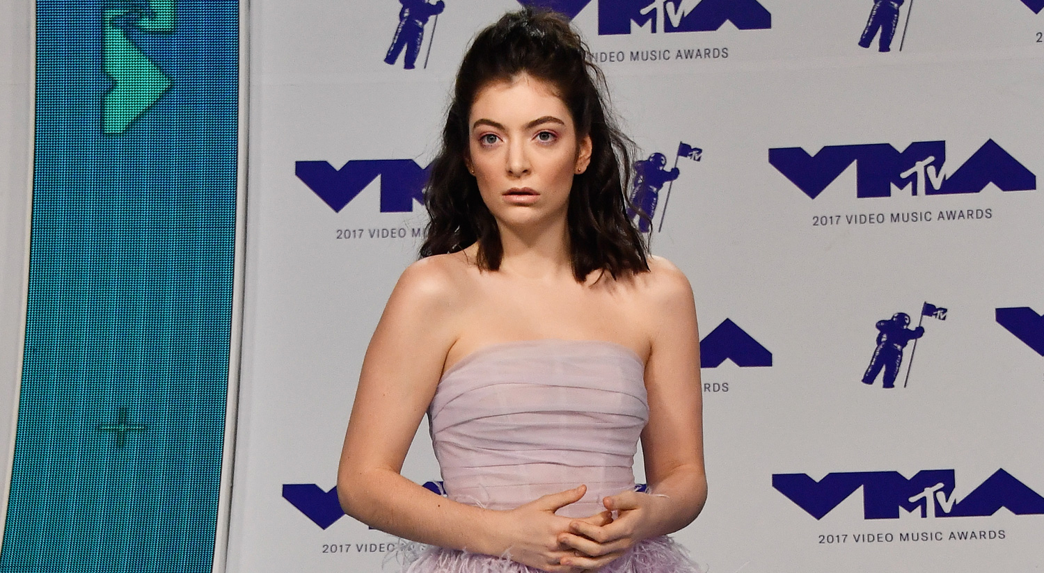 Lorde Gets Our Green Light on Her MTV VMAs 2017 Look! - Just Jared Jr.