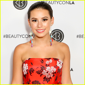 Madisyn Shipman's Back To School Inspired Bedroom Is Super Chic & Comfy!