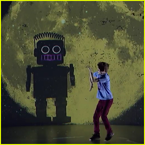 Merrick Hanna Dances With a Big Robot On 'America's Got Talent' Quarterfinals #2 (Video)