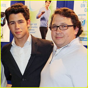 Nick Jonas Reveals His Dad Is Now Cancer-Free!