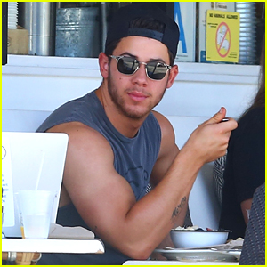 Nick Jonas' Buff Arms Have Us Swooning!
