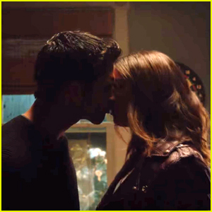 Scott & Malia Have Their First Kiss in 'Teen Wolf' Sneak Peek!