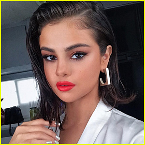 Selena Gomez's Sultry New Selfie Gets The Weeknd's Attention!