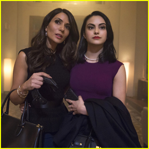 'Riverdale' Deleted Scene Shows Veronica & Her Mom Struggling With Their New Life