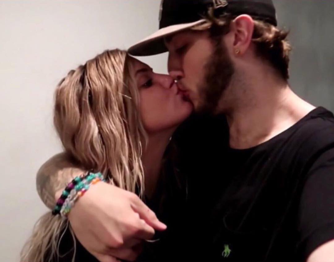 Alissa Violet Tweets About Being Engaged, But Doesn’t Say to Who