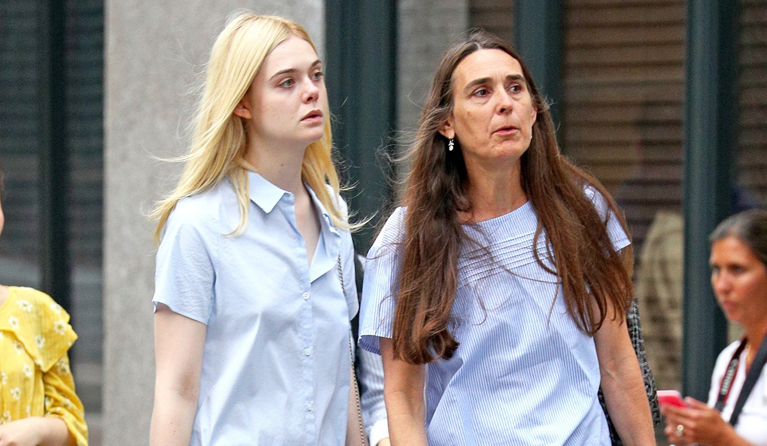 Elle Fanning And Her Mom Are Two Peas In A Pod Elle Fanning Just Jared Jr 7124