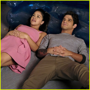 Tyler Posey Flirts With Gina Rodriguez in First 'Jane The Virgin' Season 4 Pics!