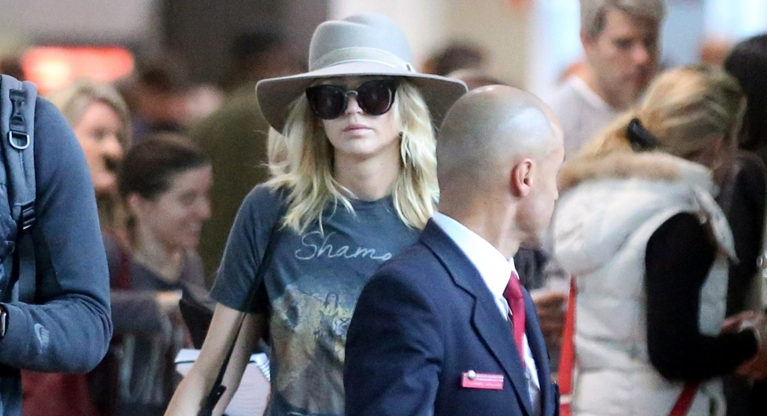 Jennifer Lawrence Shows Off Her Airport Style Ahead of Paris Fashion Week | Jennifer  Lawrence | Just Jared Jr., image size:1500x814