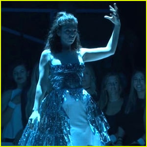 Lorde Doesn't Care What Haters Think About Her Dancing VMAs Performance