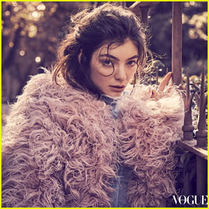 Lorde's Pre-Show Rituals Often Involve Flowers & Glitter