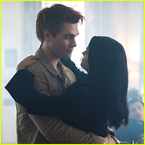 First 'Riverdale' Season Two Pics Show Veronica Comforting Archie After His Father is Shot