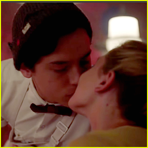 'Riverdale's New Season 2 Promo Will Most Definitely Scare You - Watch!