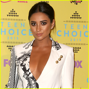 Shay Mitchell Doesn't Define Her Sexuality: 'I Fall In Love With The Spirit of Somebody'