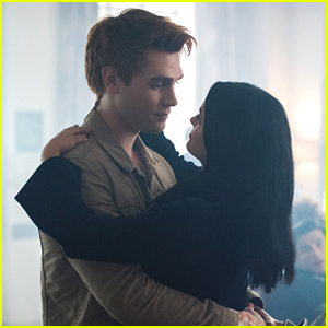Veronica Lodge Will Step Up & Be A Serious Girlfriend For Archie on 'Riverdale'