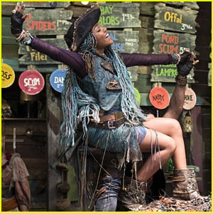 China Anne McClain Rounded Up The Cutest Kids Dressed as Uma For Halloween