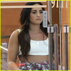 Demi Lovato Flaunts Her Midriff in Beverly Hills!
