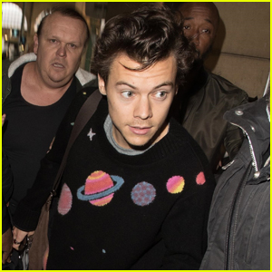 Harry Styles Gets Galactic While Arriving in Paris!