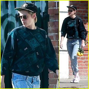 Kristen Stewart Steps Out and Buys Flowers in Los Feliz!