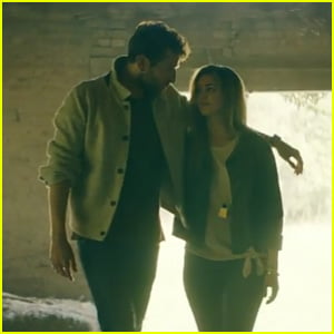 Sadie Robertson & Brett Eldredge Fall in Love in His 'The Long Way' Music Video