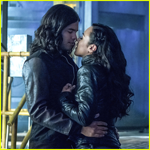 Cisco Meets Gypsy's Dad on 'The Flash' Tonight & It Does Not Go Well