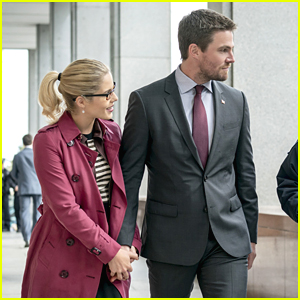 Oliver & Felicity Hold Hands For Star City's Thanksgiving Dedication on 'Arrow'