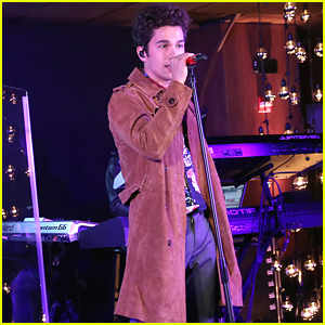 Austin Mahone Performs & Hosts Holiday Event with Fossil