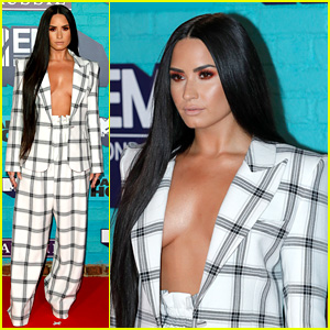 Demi Lovato Bares Some Cleavage on MTV EMAs 2017 Red Carpet