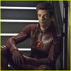 Grant Gustin Stands With 'Arrow' Cast & Crew Amid EP Andrew Kreisberg's Suspension