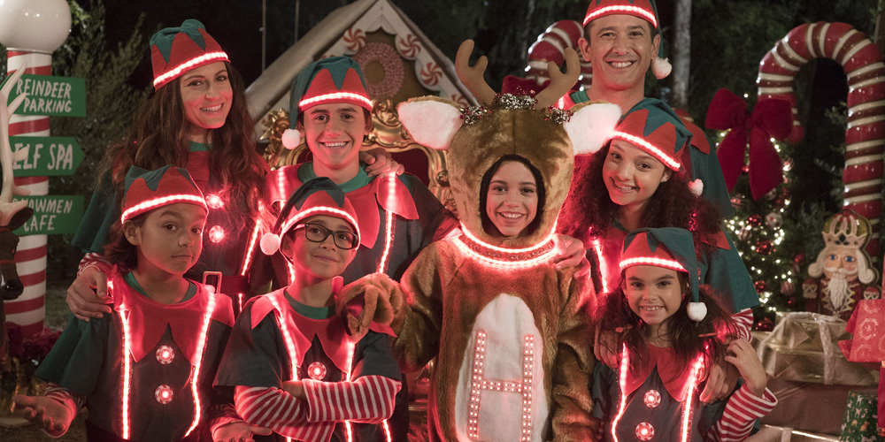 Jenna Ortega Previews Crazy 'Stuck At Christmas' Holiday Movie (Exclusive)  - Just Jared Jr.