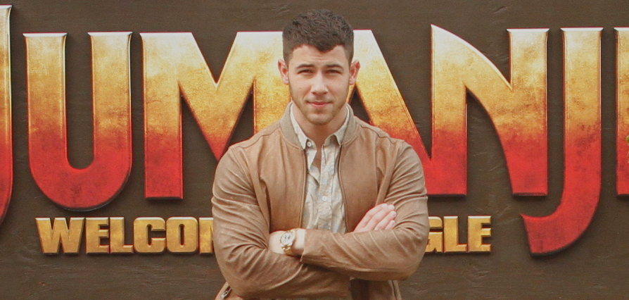 Nick Jonas Looks So Buff Promoting ‘Jumanji’ in Hawaii!