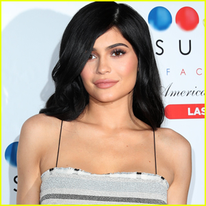 Kylie Jenner Calls Out Photoshopped Baby Bump Photos