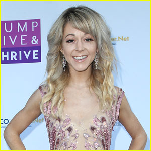 Lindsey Stirling Talks Christmas Album Ahead of 'DWTS' Final Night