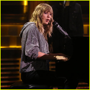 Taylor Swift Surprises Fans With 'New Year's Day' Performance - Watch Now!