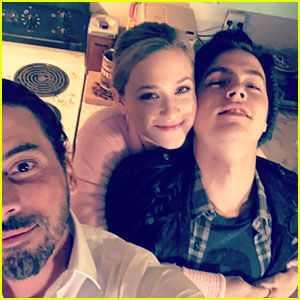 Riverdale's Lili Reinhart & Cole Sprouse Unite For Jones Family Holiday Selfie!